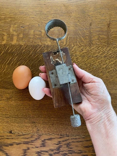 vintage egg scale I really want one of those. <3  Vintage scale decor,  Vintage scale, Vintage kitchen utensils