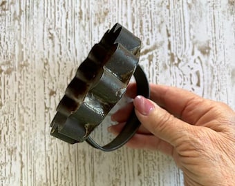 Vintage Biscuit Pastry Cutter - Vintage Baking and Pastry Cutter - Vintage Kitchen Gadget