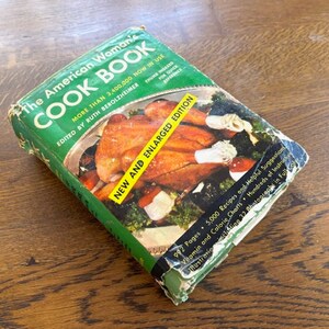 Vintage Cookbook - 1966 &quot;The American Woman&#39;s Cookbook&quot; - Vintage Cookbook Collector