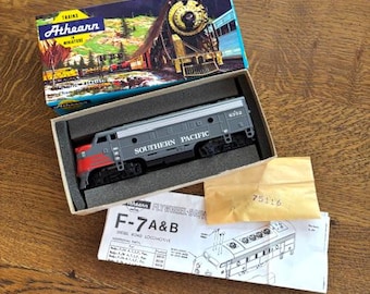 Southern Pacific F7A Diesel Locomotive - Vintage Athearn HO Scale Model Engine No. 3009 - Model Railroad