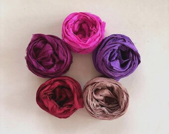 Muestrario de sari de seda de 5 colores - Cinta de sari reciclada en tonos morados, rosas y rojos - 5 colores, 2 yardas de cada color, 10 yardas en total