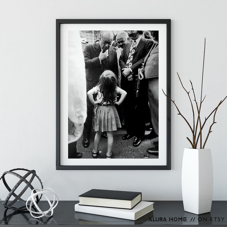 Affiche militante, affiche féministe, fille forte, art mural féministe, photographie en noir et blanc, affiche Girl Power, impression rétro, affiche de protestation image 5