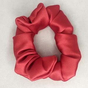 Red Silk Scrunchie – 100% Pure Silk Hair Tie | Gentle, Luxurious & Durable