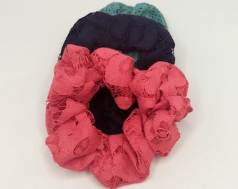 Coletero de encaje en 3 colores – Coletero artesanal, elegante lazo de encaje, accesorio suave y romántico para el cabello