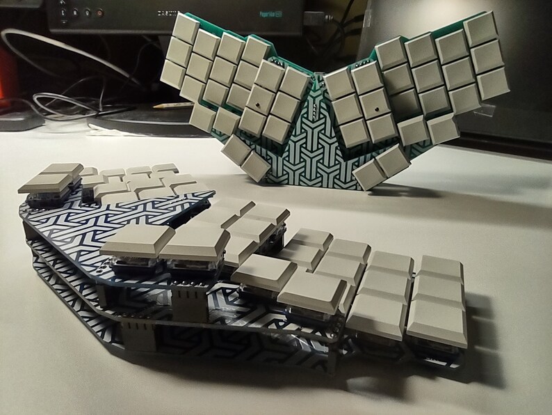 Thumbs Up v2 Ergonomic Contoured Low Profile Mechanical image 1