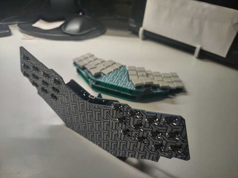 Thumbs Up v2 Ergonomic Contoured Low Profile Mechanical image 5