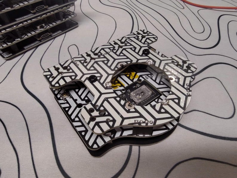 ThumbsUp! Huge Trackball v4 (44, or 52.5, or 55/57mm ball, Ambidextrous, Kailh Choc Switches, ZMK, Bluetooth/USB/Dongle) Built for 44mm ball