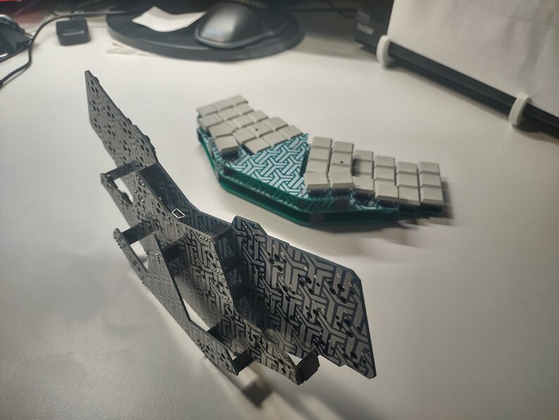 Thumbs Up v2 Ergonomic Contoured Low Profile Mechanical image 4