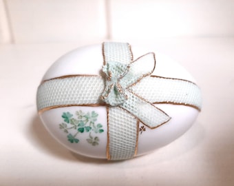 müller volkstedt / Irish Dresden Rare Shamrock Egg