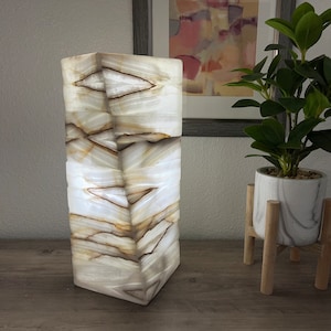 Table Lamp / Onyx Lamp / Stone Lamp / Nightstand Lamp / Desk Lamp / Alabaster Lamp / Beautiful Lamp / Onyx Light / Twisted Lamp