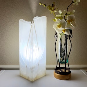 Onyx Light / Onyx Table Lamp / Home Decor / Stone Lamp / Nightstand Lamp / Table Lamp / Stone Table Lamp / Onyx Lamp / Beautiful  Lamp **