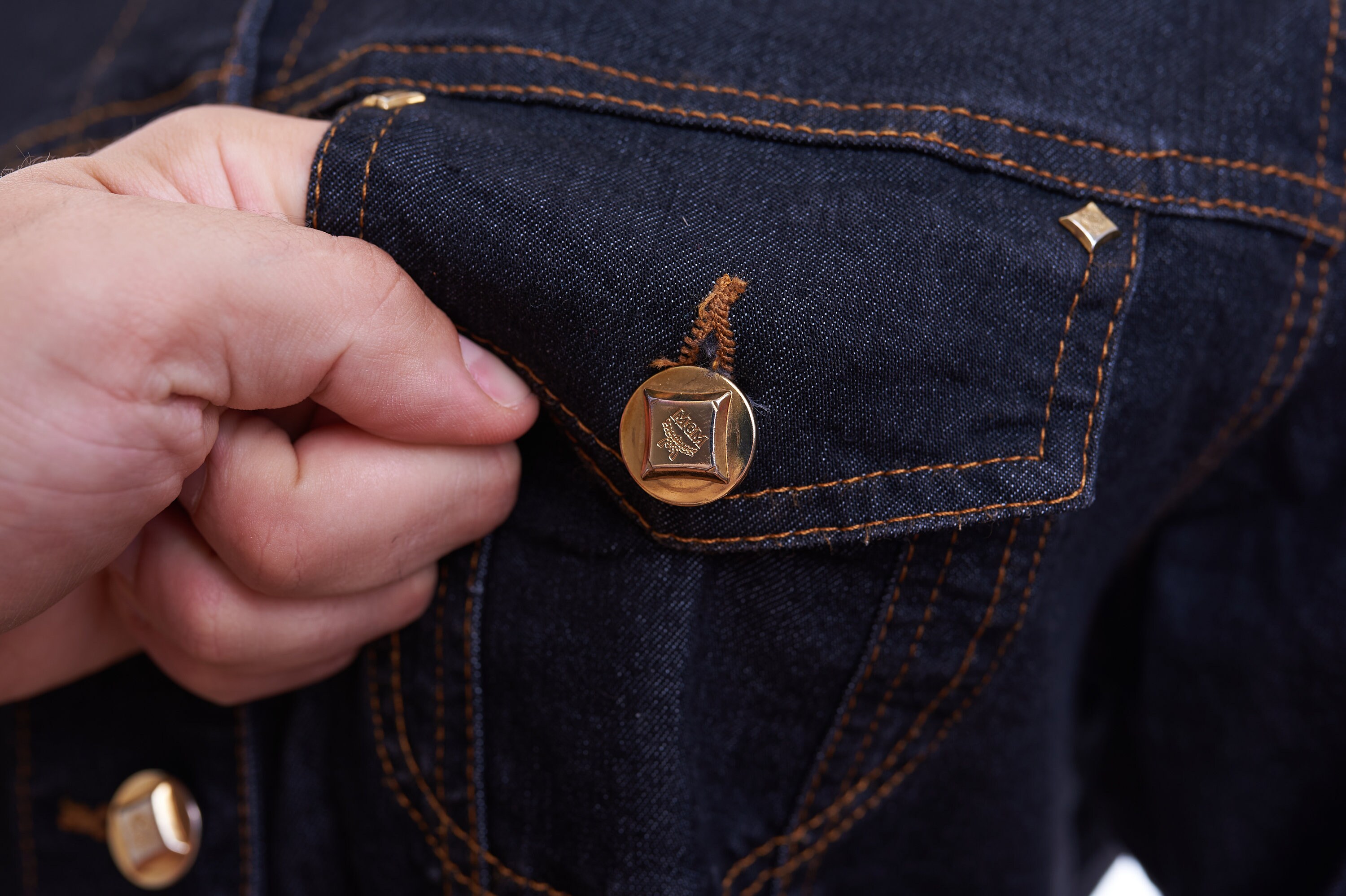 MCM ヴィンテージ デニムジャケット 金ボタン ゴールド ロゴ MCM Vintage Denim Jacket Jeans Gold Button Logo Sz 44 Washed