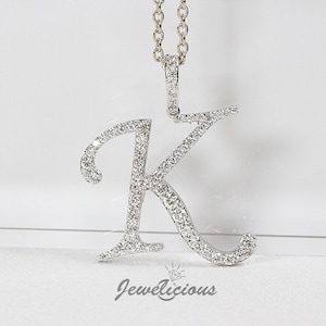 Pingente com inicial de diamante - Pingente com letra inicial K personalizado - Diamantes naturais - Disponível em ouro maciço 10K e 14K em todas as cores douradas - Estilo 1