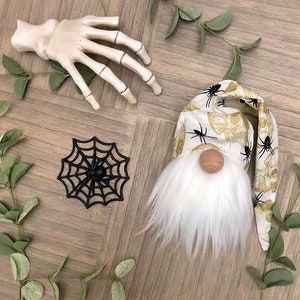 Halloween Spiders and Skull Gnome