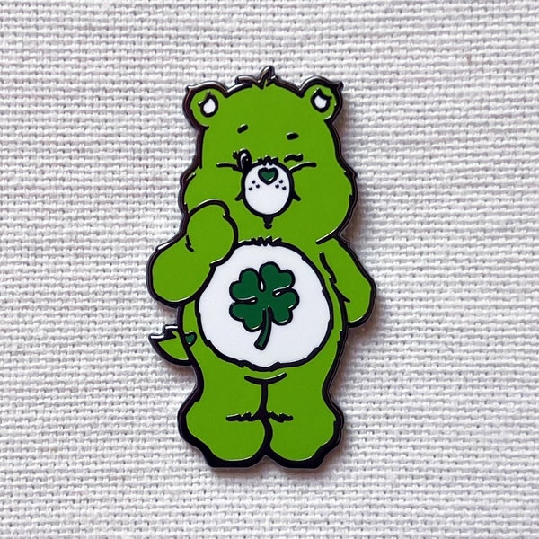Glücksbärchis Care Bears Viel Glück Bär Good Luck Bear Pin Anstecker Teddy Kleeblatt Glücksbringer