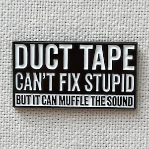 Duct Tape It Can't Fix Stupid, But It Can Muffle The Sound Metall Emaille Pin Anstecker Abzeichen Schild Warnung Humor Bild 1
