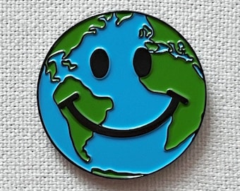 Planet Erde Smiley Metall Emaille Pin Anstecker Anstecknadel Tasche Rucksack Badge Accessoire