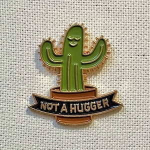 Kitűző - Not a hugger Kitűző - Not a hugger