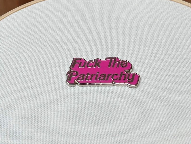 Fuck The Patriarchy Metall Hard Emaille Pin Anstecker Feminismus Pink Silber Bild 2