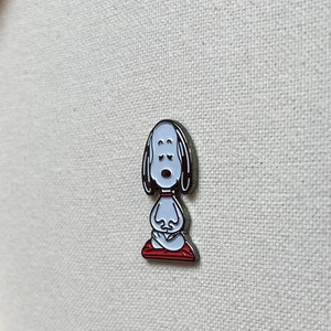 Snoopy Meditation Yoga Metall Emaille Pin Anstecker Bild 3