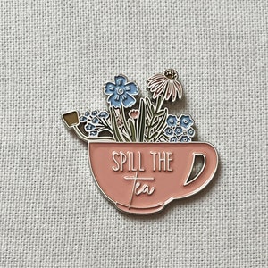 Spill The Tea Metall Emaille Pin Anstecker Anstecknadel Tee Tasse Blumen zieren Bild 2