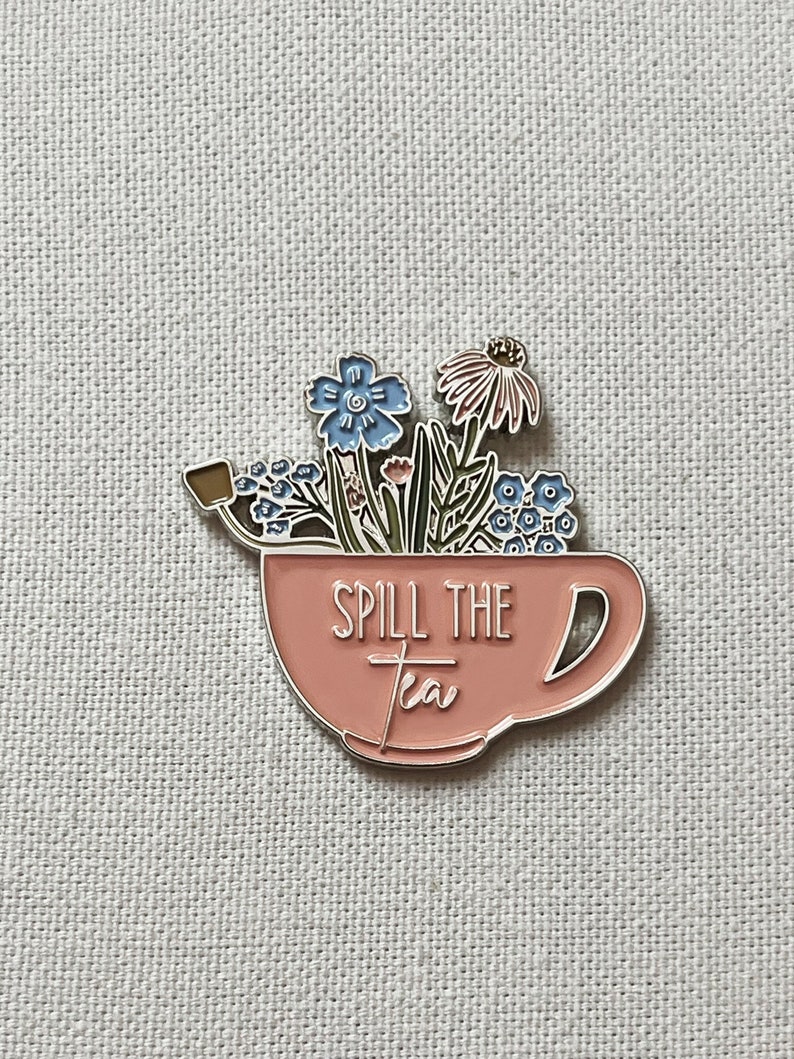 Spill The Tea Metall Emaille Pin Anstecker Anstecknadel Tee Tasse Blumen zieren Bild 2