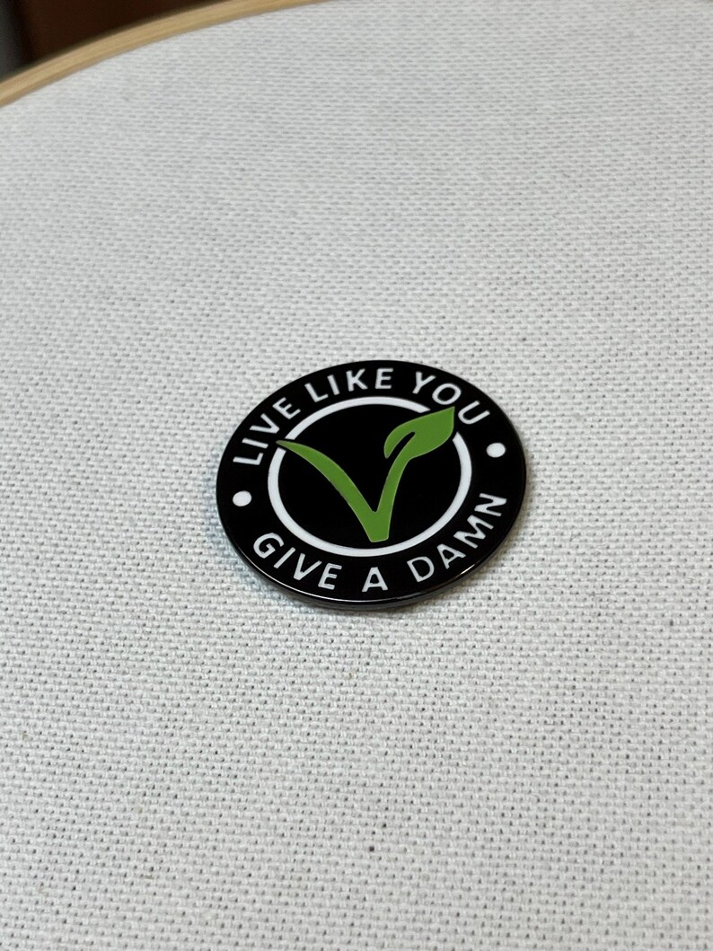 Live Like You Give A Damn Metall Emaille Pin Anstecker Abzeichen Anstecknadel Vegan Bild 4
