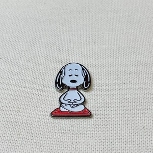 Snoopy Meditation Yoga Metall Emaille Pin Anstecker Bild 4
