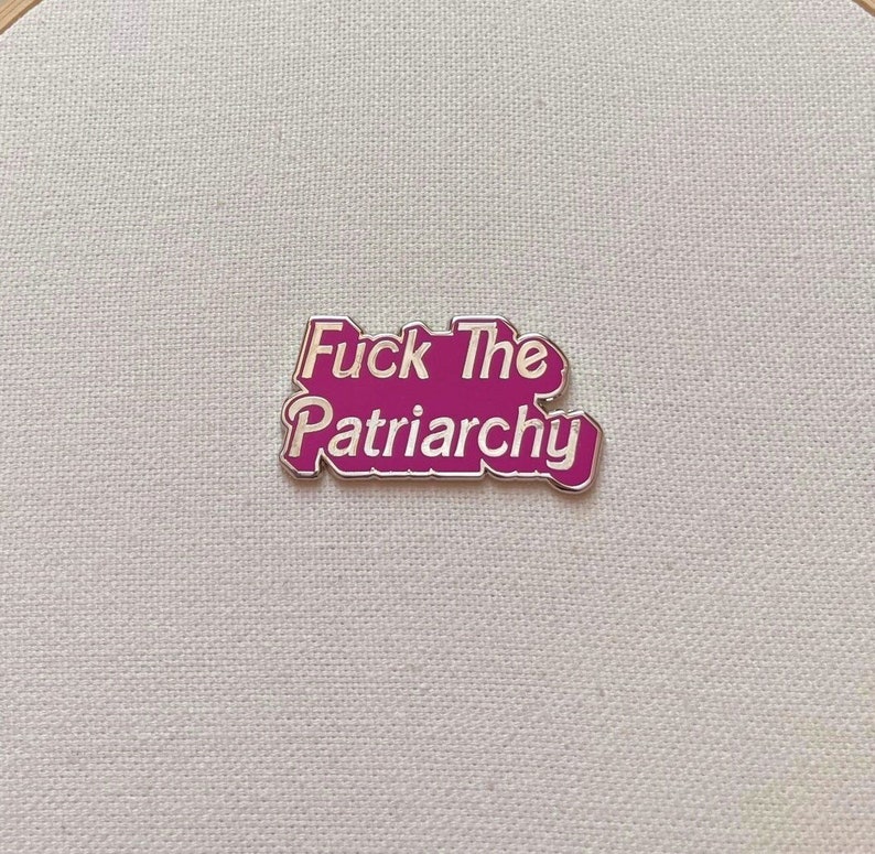 Fuck The Patriarchy Metall Hard Emaille Pin Anstecker Feminismus Pink Silber Bild 1