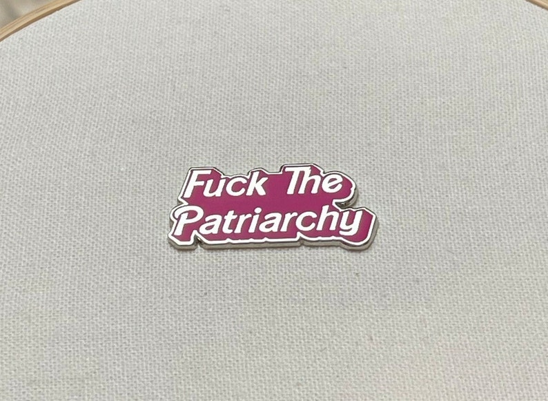 Fuck The Patriarchy Metall Hard Emaille Pin Anstecker Feminismus Pink Silber Bild 5