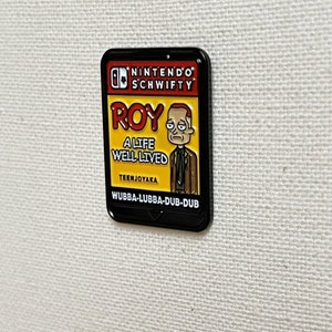 Rick and Morty Schwifty Roy Wubba Embba Dub Dub Metall Emaille Pin Anstecker Videospiel Bild 3