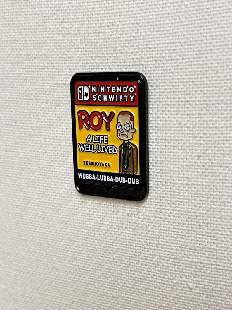 Rick and Morty Schwifty Roy Wubba Embba Dub Dub Metall Emaille Pin Anstecker Videospiel Bild 3