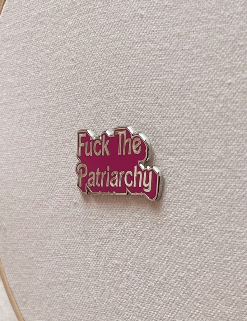 Fuck The Patriarchy Metall Hard Emaille Pin Anstecker Feminismus Pink Silber Bild 3