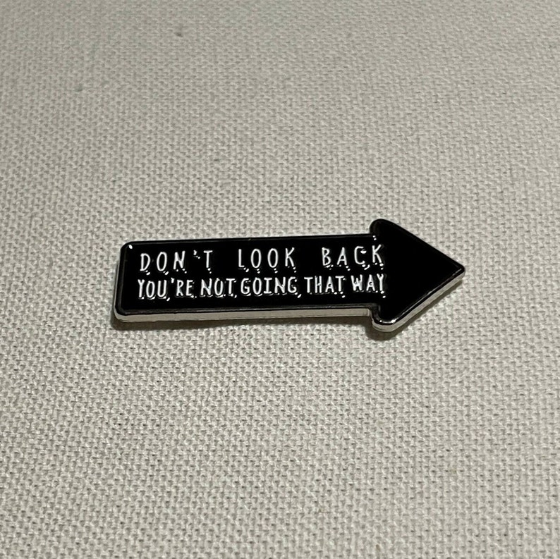 Don't Look Back You're Not Going That Way Metall Emaille vergoldet Pin Anstecker Bild 4