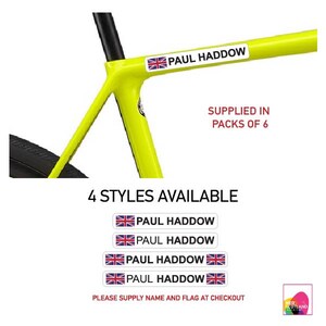 Puede incluir: Cuatro estilos de calcomanías amarillas para el cuadro de la bicicleta con una bandera del Reino Unido y el texto "PAUL HADDOW". Las calcomanías están disponibles en paquetes de seis. El texto "PLEASE SUPPLY NAME AND FLAG AT CHECKOUT" también está incluido.