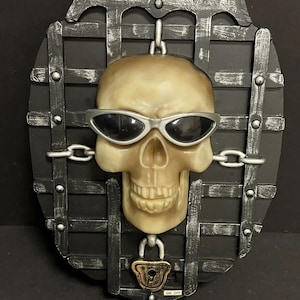 Preowned Halloween Animated Talking Skull 3D Picture Frame Gemmy Haunted Plaque Tested