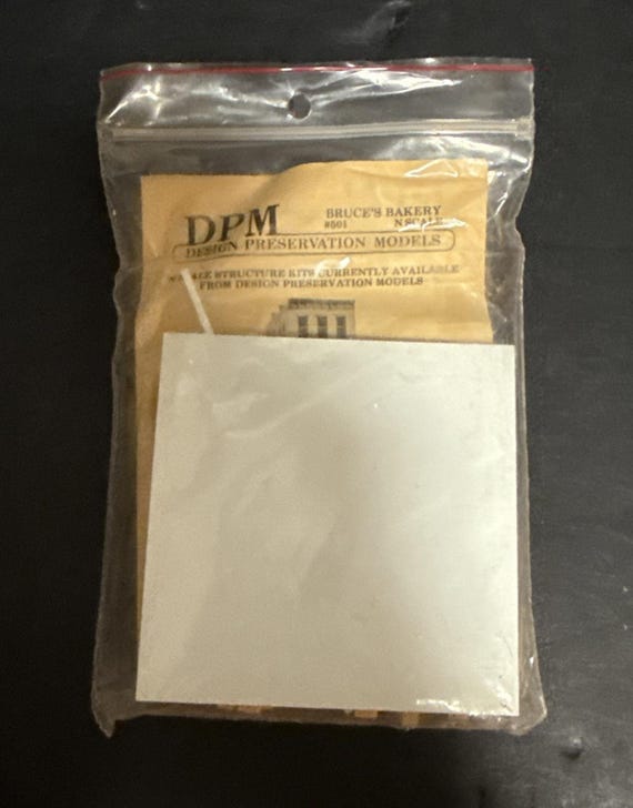 N Scale DPM STRUCTURES #50100 Bruce's Bakery kit New in Package