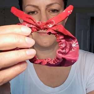 Handbemaltes Seiden Scrunchie – Luxus Haar Accessoire | Tragbare Kunst | Einzigartiges Geschenk für Sie | Schonend zum Haar | Aga SoVa