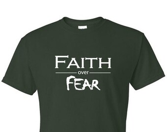Faith over Fear - Camiseta gráfica inspiradora / Remeras: mezcla de algodón y poliéster, tallas para adultos, fabricadas en EE. UU.