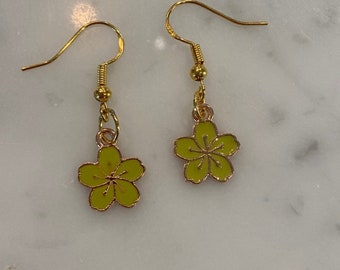 Light green flower earrings
