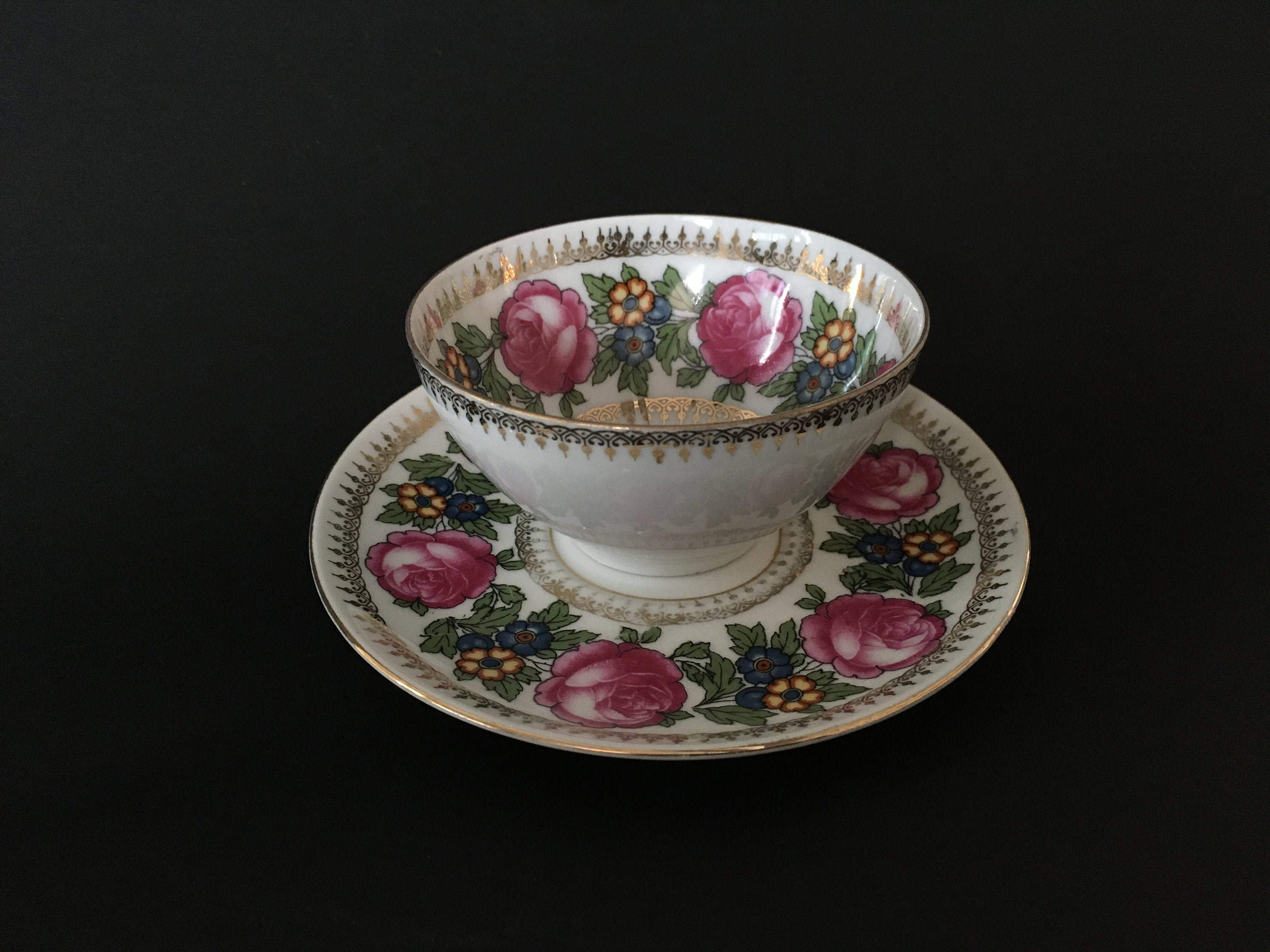 Mz Altrohlau Tchécoslovaquie, Une Tasse à Café et Sa Soucoupe en Porcelaine Décor Floral Dorure/Coff