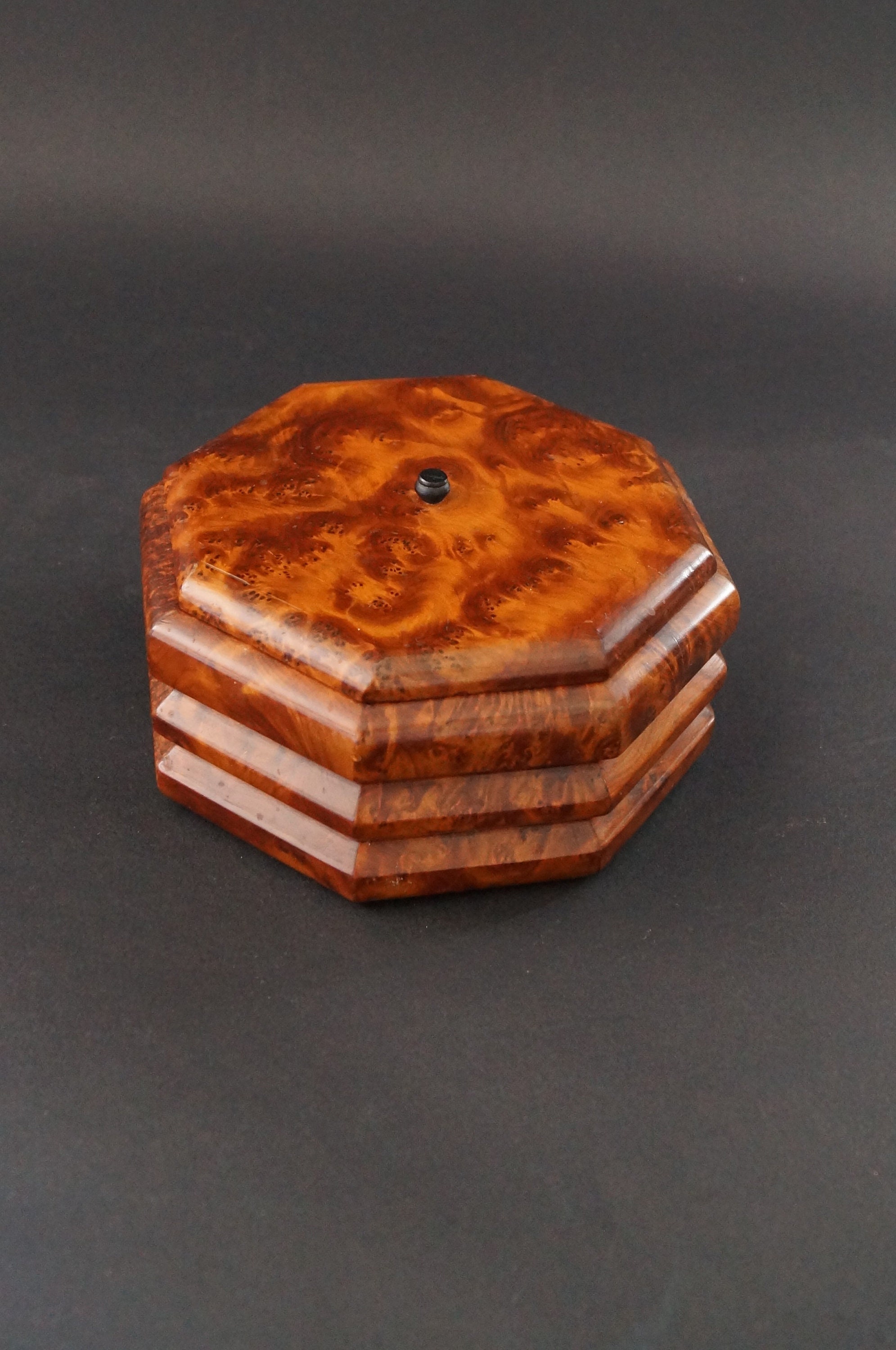 Très Décorative Boîte en Bois de Ronce, Forme Octogonale,/Very Decorative - Burr Wood Box, Octogonal