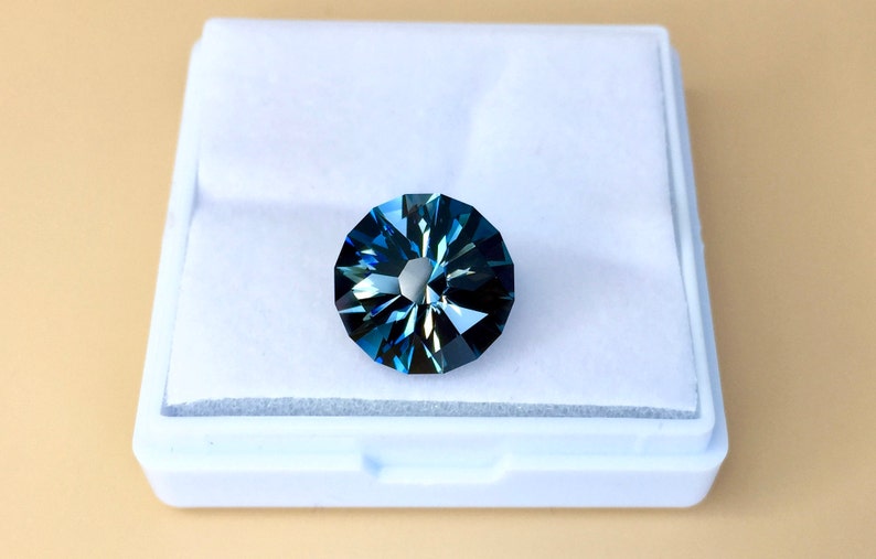 Ring with Topaz 6.67 Cts Sparkling London Blue Topaz Round Brilliant Lapidary Precision Cut Colored Stone Topaz Jewelry