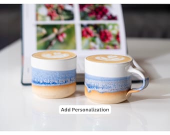 Taza de espresso de cerámica azul-morada y blanca de 163 ml (5.5 oz). Taza cortada ideal para amantes del café. Regalo perfecto para uso diario. Diseño único de cerámica para baristas.
