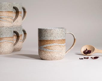 Tasse à café en céramique, bleu-gris moucheté, 14 oz au fil de l'eau, esthétique moderne terreuse, poterie unique, vaisselle contemporaine
