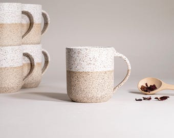 Tasse café thé en céramique blanche mouchetée 14 oz terreux rustique moderne esthétique poterie unique vaisselle contemporaine déco cadeau