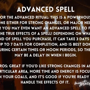 Pode incluir: Imagem com o texto "ADVANCED SPELL" que detalha o ritual avan&ccedil;ado, seus efeitos e o tempo necess&aacute;rio para a conclus&atilde;o. Tamb&eacute;m menciona os pr&oacute;s do feiti&ccedil;o e o nome "mystickarine".