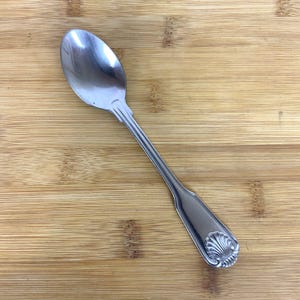 Colher de chá em concha inglesa Towle Supreme Cutlery em aço inoxidável 6-3/8 polegadas Japão