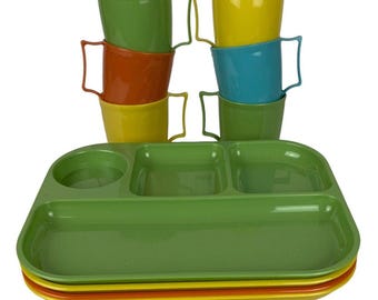 Colonial Plastics 10 Piece Picnic Set Plates Cups Storage Bag Blue Green Yellow