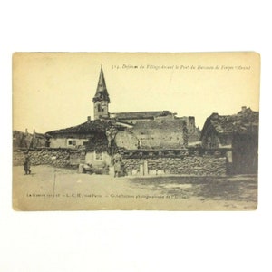 Soldados de cartão postal da Primeira Guerra Mundial defendendo a vila nos arredores de Paris divididos de volta sem publicação